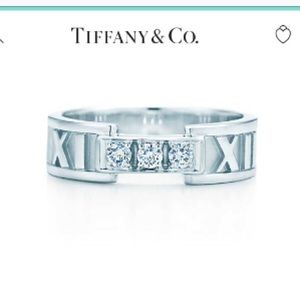 Tiffany & co. 18k white gold Atlas ring